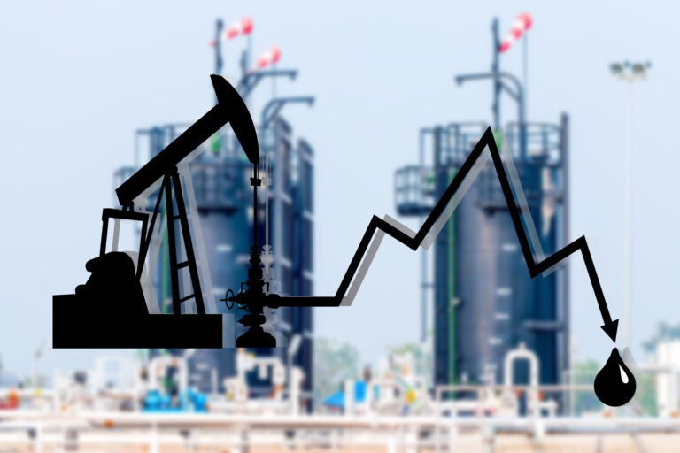Oil falls 2% to one-week low as Middle East supply disruption fears ease